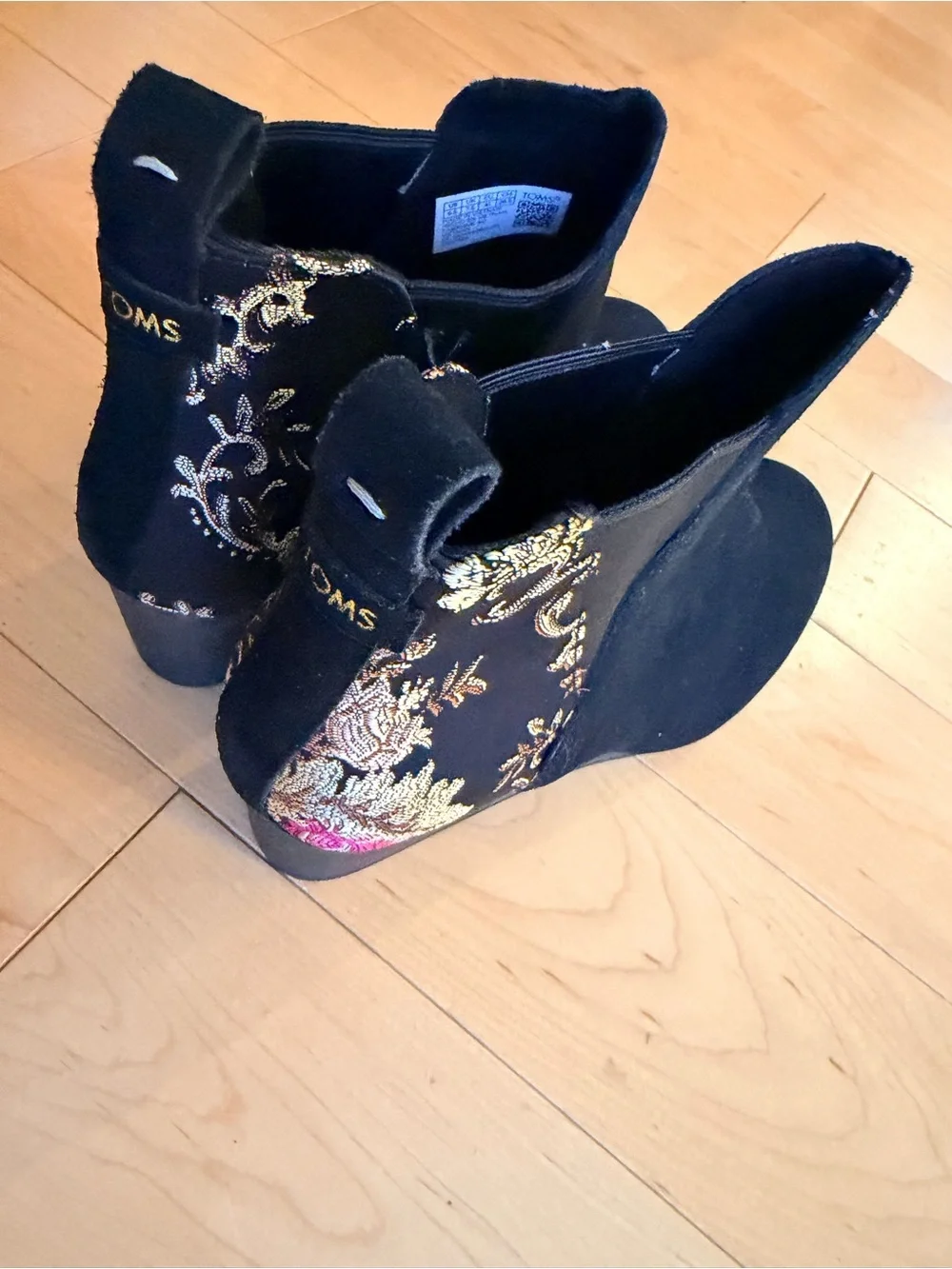 TOMS Kelsey Black Suede Floral Brocade Wedge Ankle Boots Women’s 9.5 NWOB